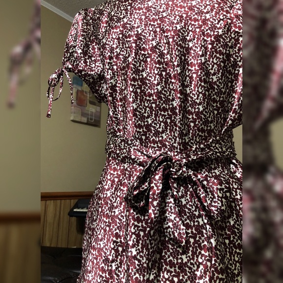 ❤️SOLD❤️ Cato Burgundy Tie-back Tie-sleeve Blouse - Picture 4 of 7